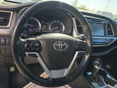 2017 Toyota Highlander SE