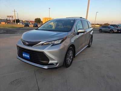 2022 Toyota Sienna XLE