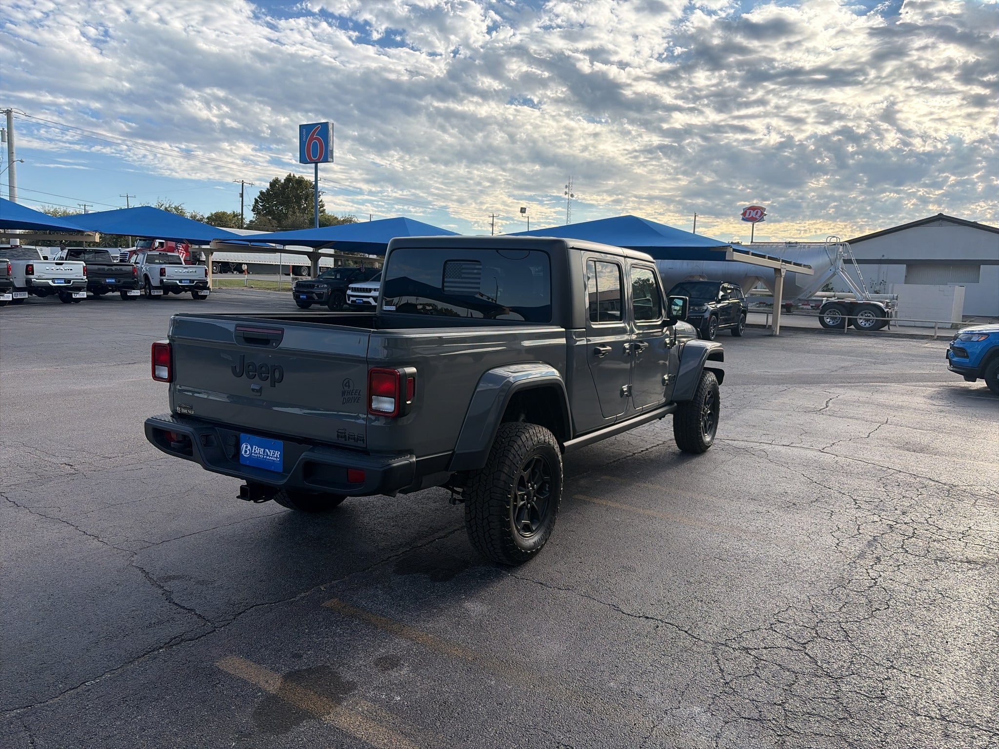 2021 Jeep Gladiator Willys Sport 4x4
