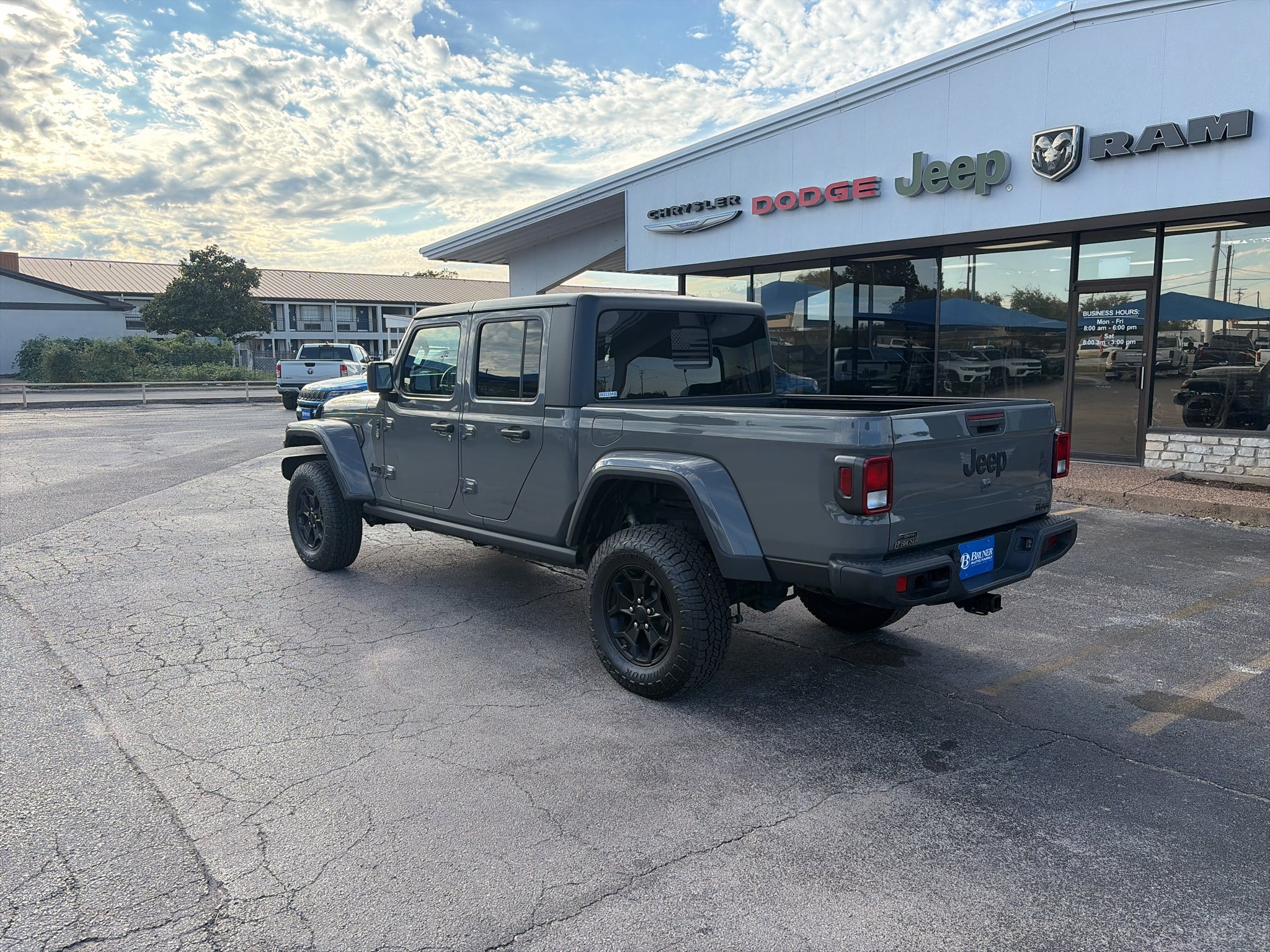 2021 Jeep Gladiator Willys Sport 4x4