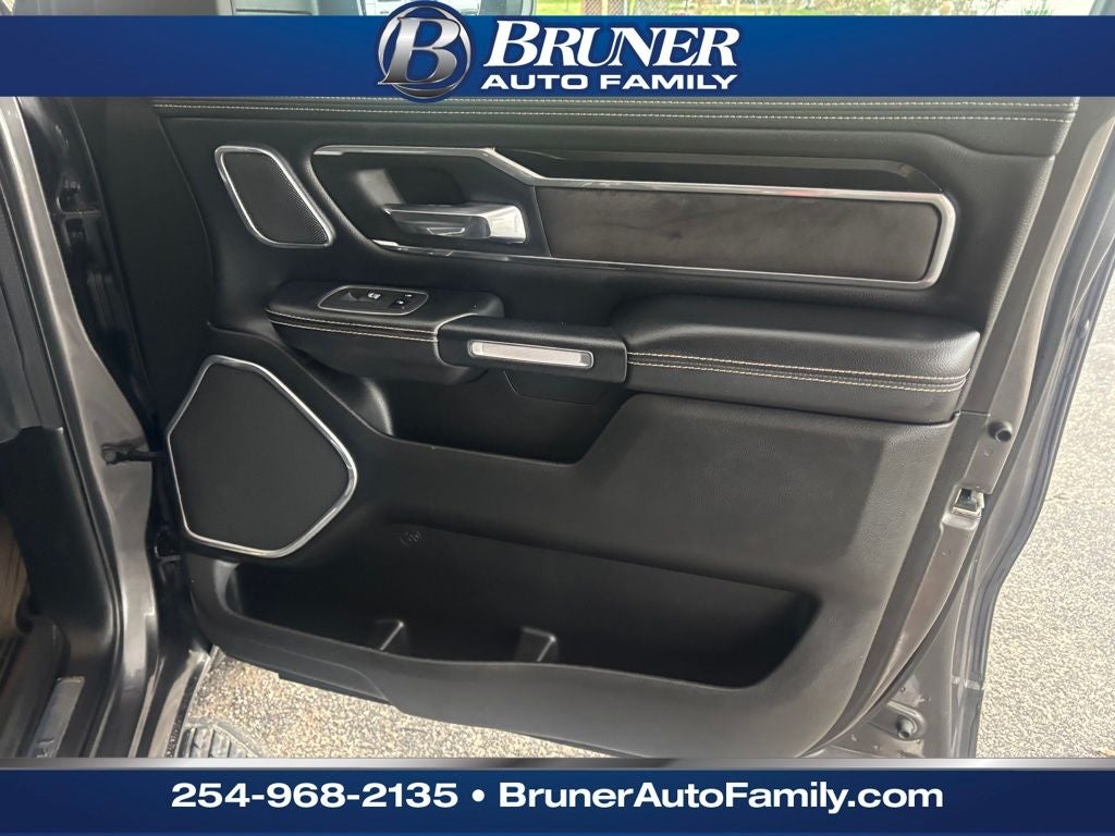 2022 RAM 1500 Laramie Crew Cab 4x2 5'7' Box