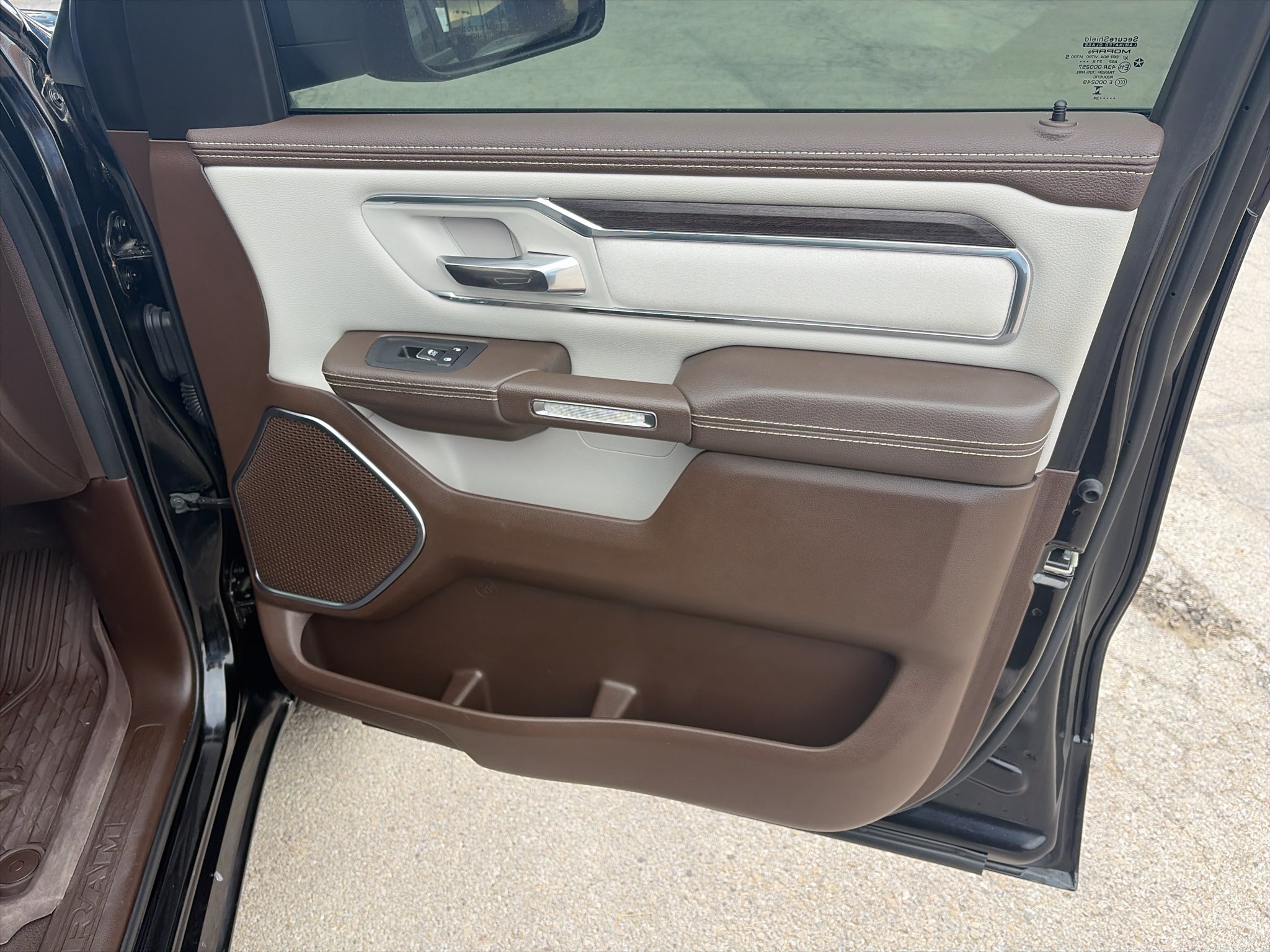 2025 RAM 1500 Laramie Crew Cab 4x4 5'7' Box