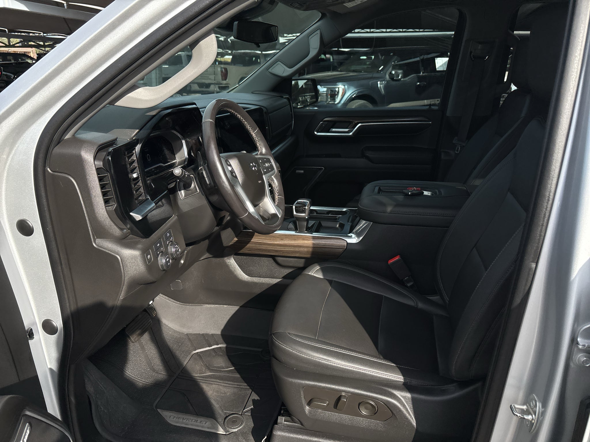 2022 Chevrolet Silverado 1500 4WD Crew Cab Short Bed RST